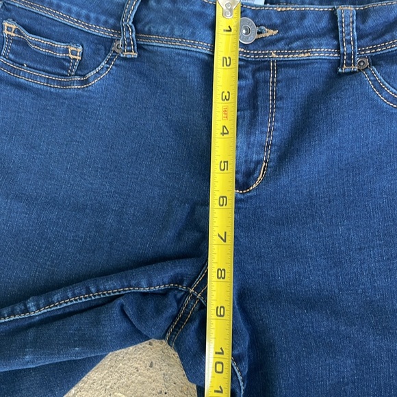 Like new dark wash Maurice’s jeggings - Picture 9 of 13
